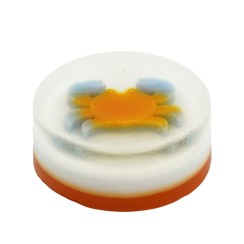 Ar rokām darinātas ziepes ar persiku aromātu. Roku darbs.