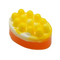 Ar rokām darinātas masāžas ziepes ar liepziedu medus aromātu. Roku darbs.