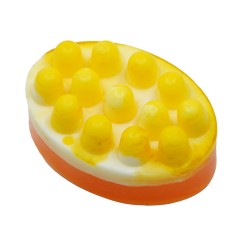 Ar rokām darinātas masāžas ziepes ar liepziedu medus aromātu. Roku darbs.