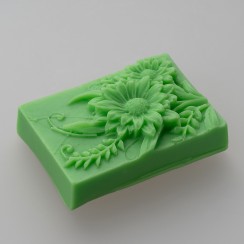 Ar rokām darinātas ziepes ar zaļo ābolu aromātu. Roku darbs. Ar rokām darinātas ziepes ar zaļo ābolu aromātu. Roku darbs.