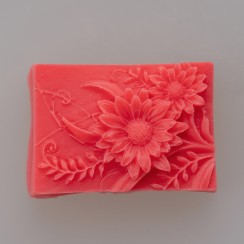 Ar rokām darinātas ziepes ar meža zemeņu aromātu. Roku darbs. Ar rokām darinātas ziepes ar meža zemeņu aromātu. Roku darbs.