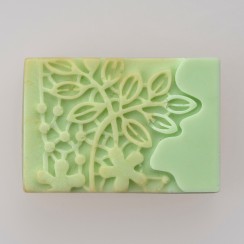 Ar rokām darinātas ziepes ar citronu aromātu. Roku darbs. Ar rokām darinātas ziepes ar citronu aromātu. Roku darbs.