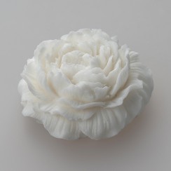 Ar rokām darinātas ziepes ar rožu aromātu. Roku darbs.